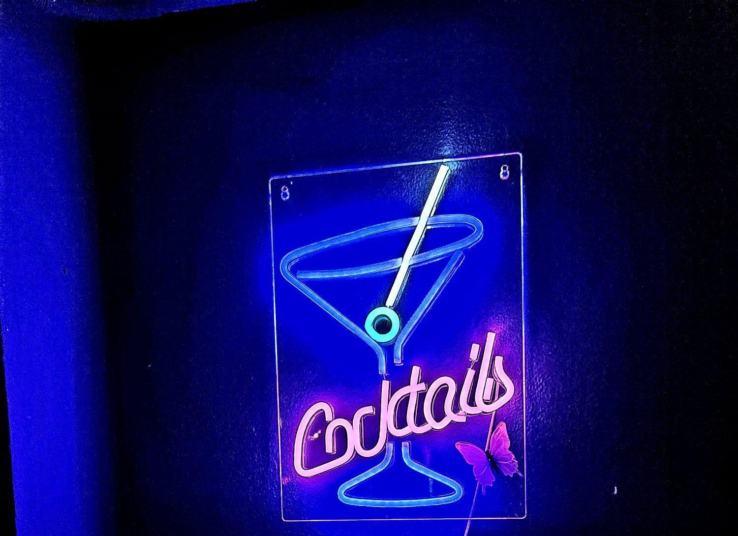 Tiki Tribe Bar & *