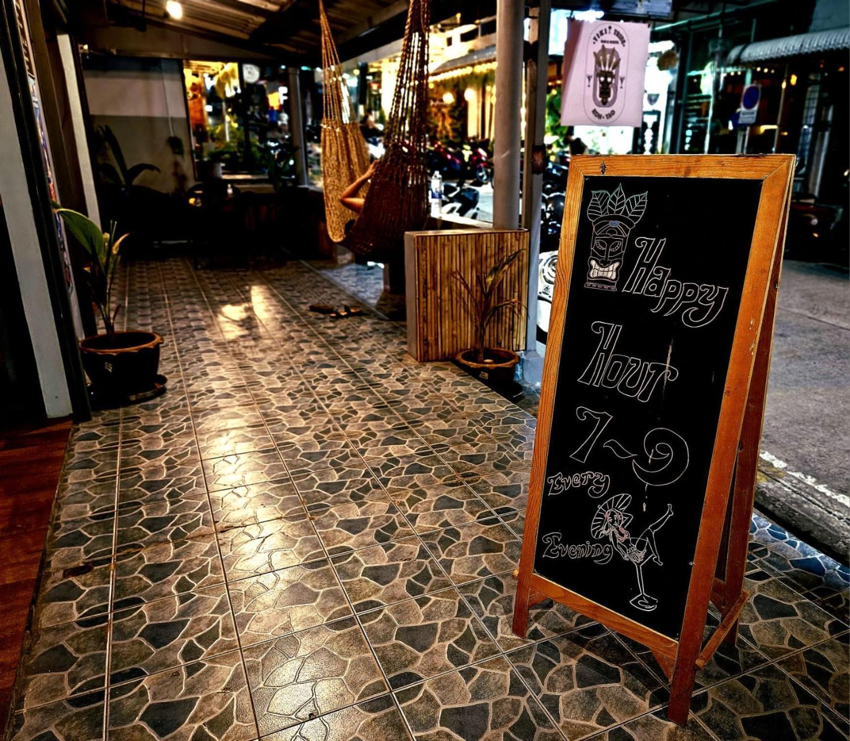 Tiki Tribe Bar & Auberge de jeunesse *