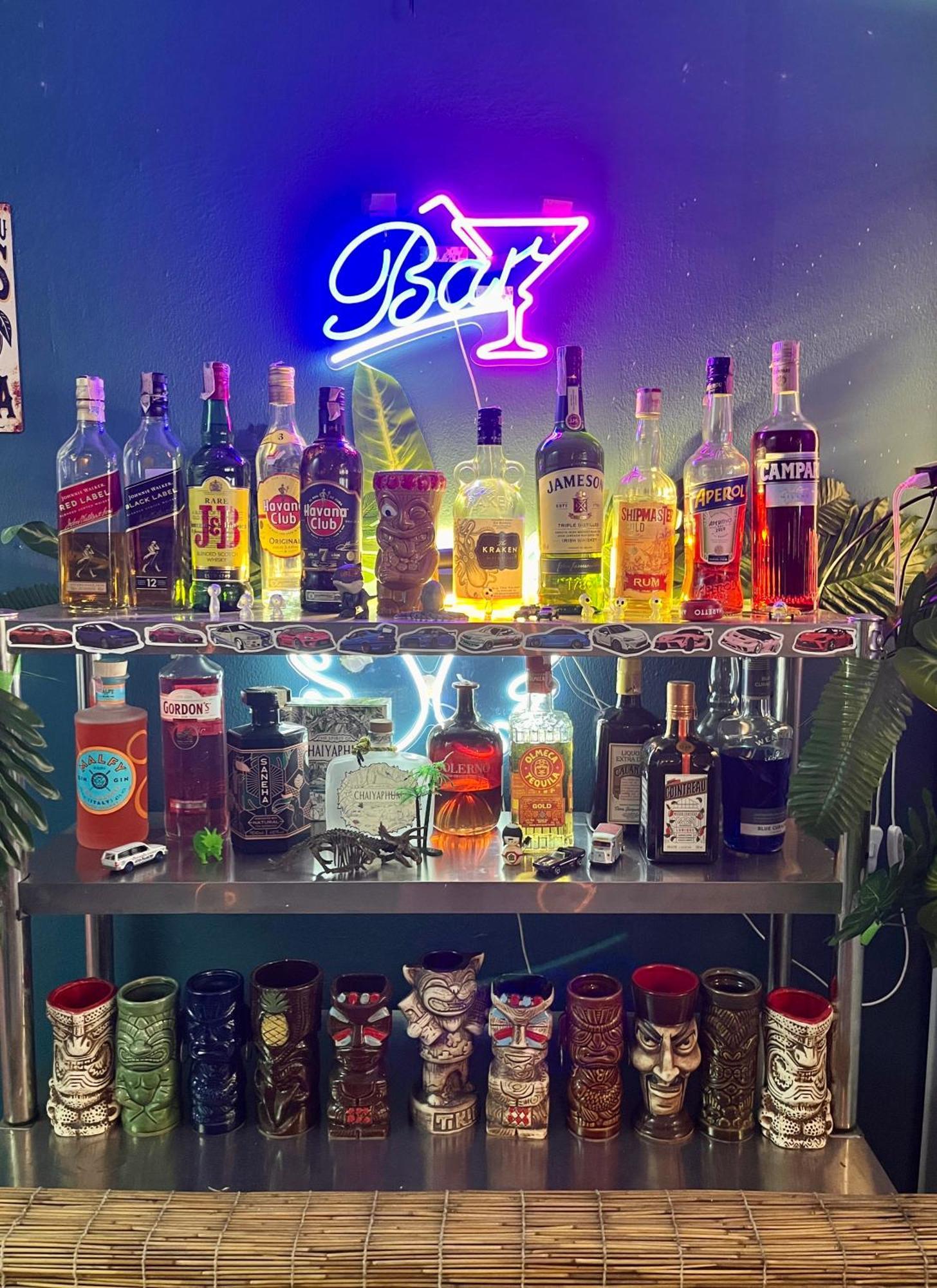 Tiki Tribe Bar & Hostel *